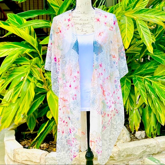 Woven Heart Tops - NWT Woven Heart Floral Kimono